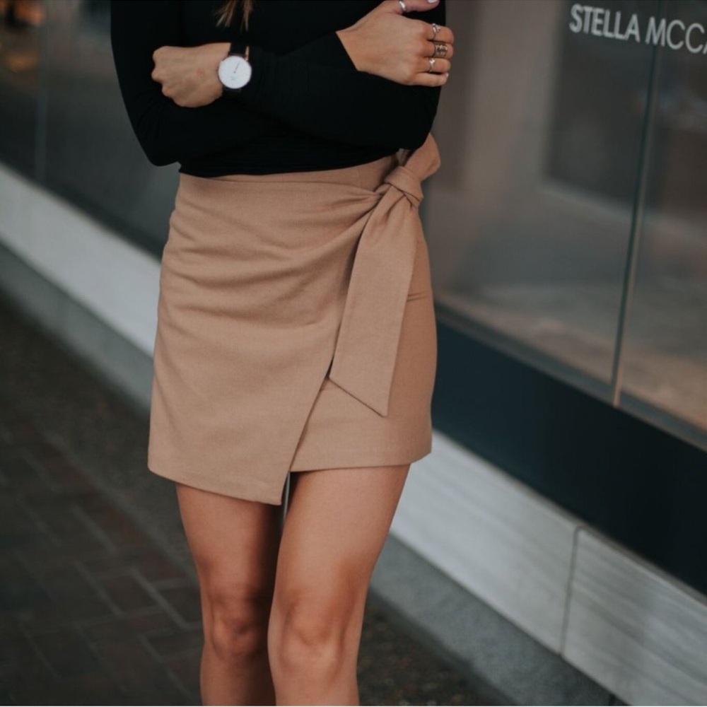 Aritzia | Wilfred | Camel Wrap Wool Mini Skirt | Size 8